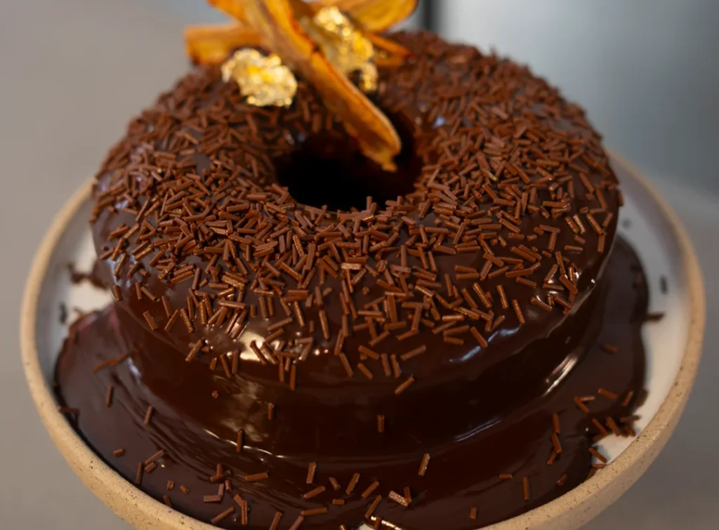 Bolo de banana caramelizada