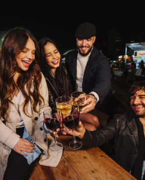 A primeira semana de Happy Hour tá cheia de motivos pra brindar. Essa é a hora perfeita pra reunir os amigos, dar boas risadas e curtir cada pedacinho do festival, com vantagens deliciosas das 17h às 20h.  E dia 13/06 tem muita opção irresistível te esperando: de double drinks da Sagatiba e Skyy Vodka a […]
