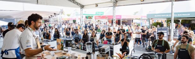 Chefs comandam aulas práticas, ensinam truques de cozinha e preparam receitas para você aprender,…